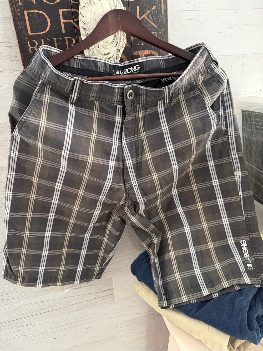 Vintage Y2K Billabong Men's Charcoal and White Plaid Flat Front Shorts